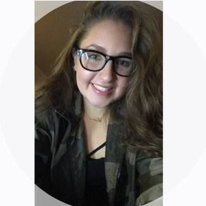 Meet your Posher, Larissa